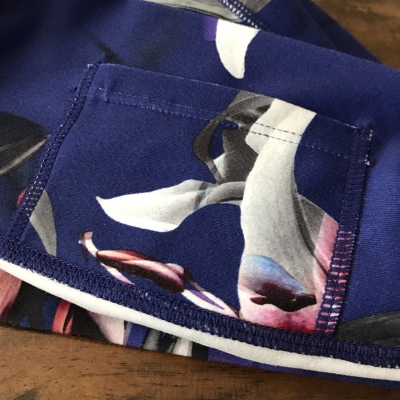 Fabletics High-Waist Powerhold Leggings Size Large - Picture 4 of 8